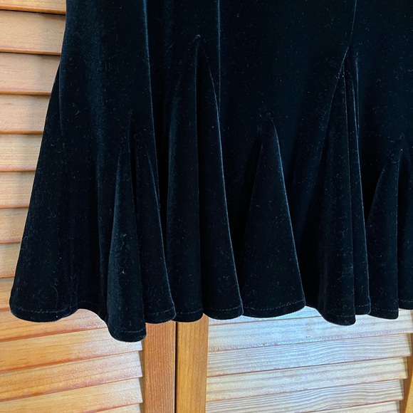 Black Velvet Fluted Skirt - Picture 4 of 7